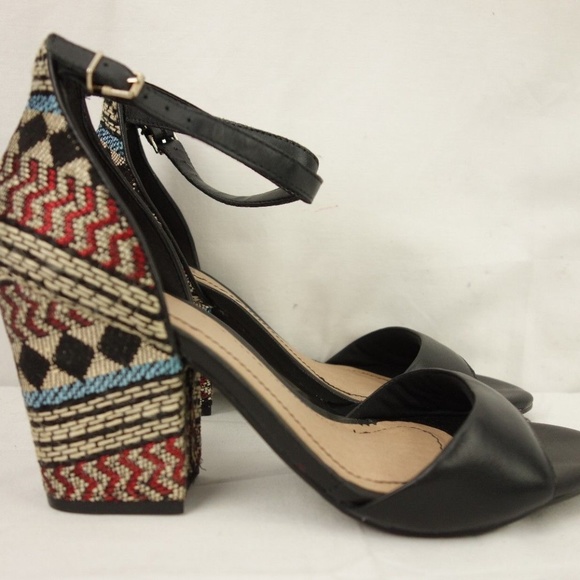 NWT French Blu Black Aztec Patterned Block Heel - Picture 2 of 8